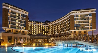 نمای کلی هتل آسکا لارا در شب